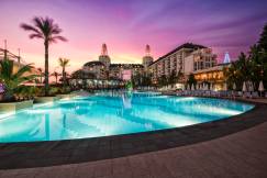 DELPHIN DIVA HOTEL Pools & Beach